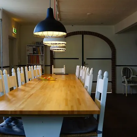 Alojamento de Acomodação e Pequeno-almoço D'n Twist 2*