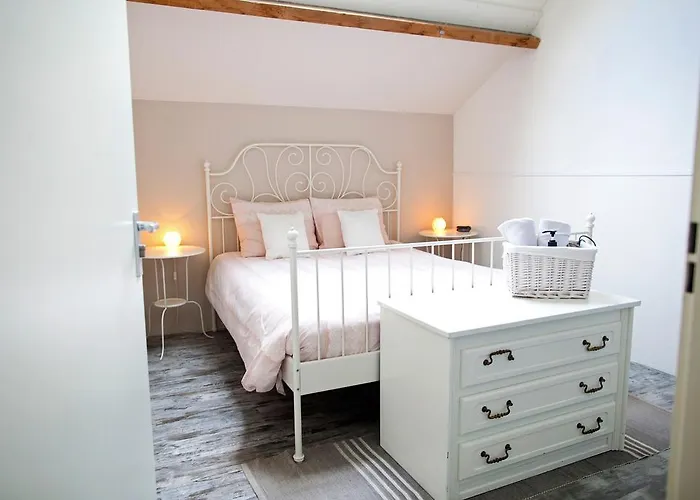 D'n Twist Bed and Breakfast 2*